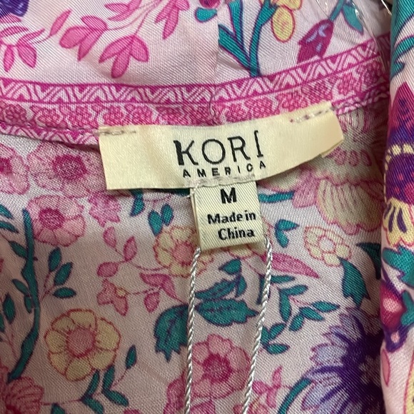 Kori size Medium Open Floral Pink Kimono Wrap with Waist Tie and Wide Sleeves - Picture 2 of 8